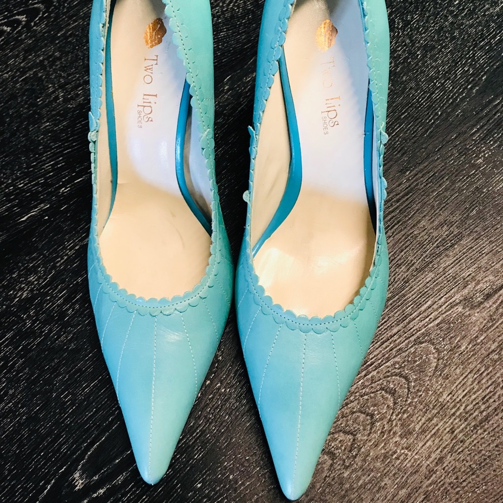 Turquoise high heel shoe